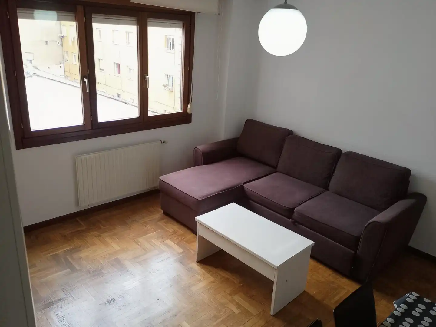 Sala de estar de Apartamento de alquiler en Oviedo  con Calefacción, Parquet y Amueblado