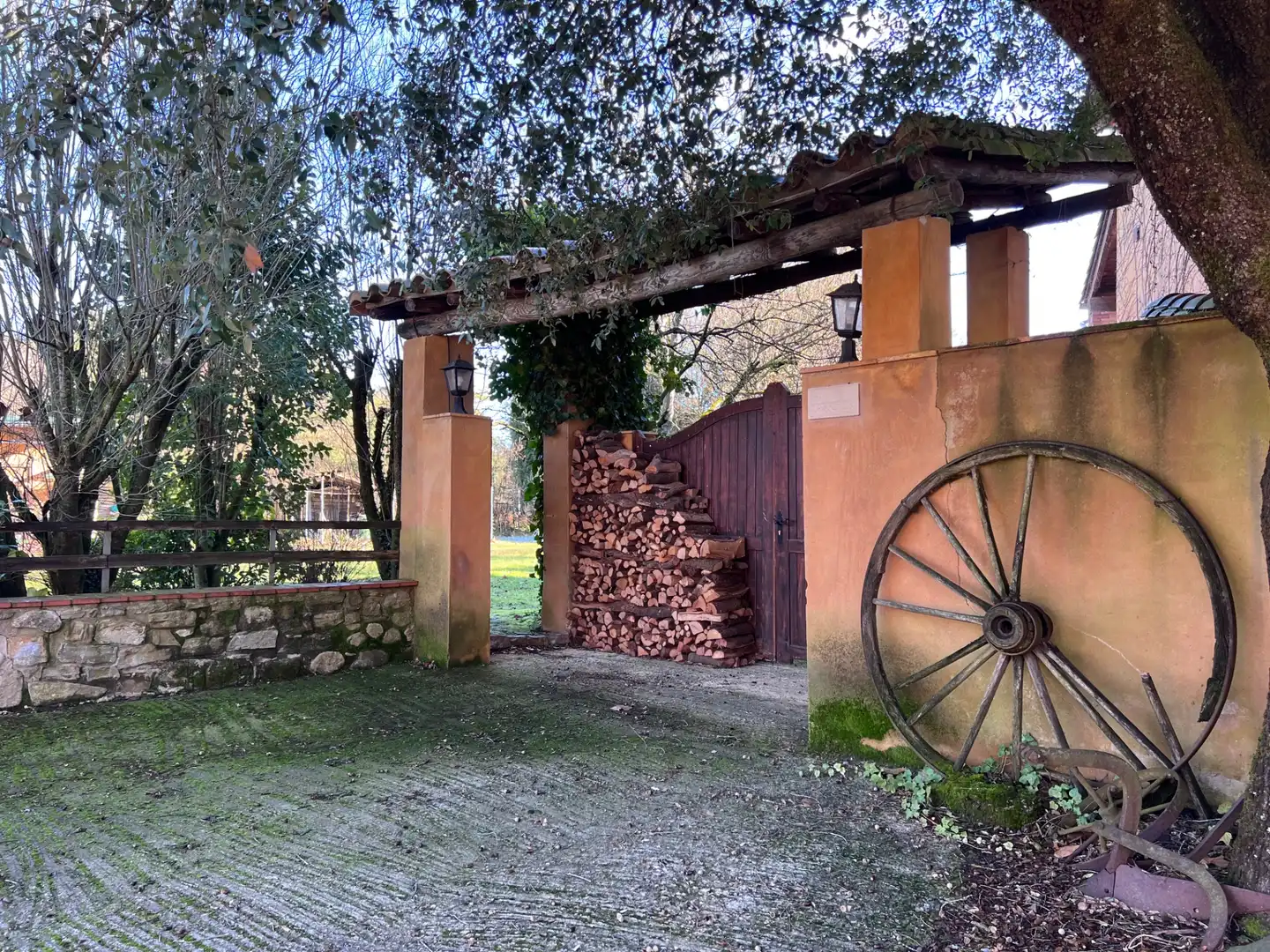 Vista exterior de Finca rústica en venda en Mieres (Girona) amb Aire condicionat, Jardí privat i Parquet