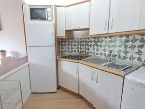 Cuina de Apartament de lloguer en Las Palmas de Gran Canaria amb Parquet, Moblat i Rentadora