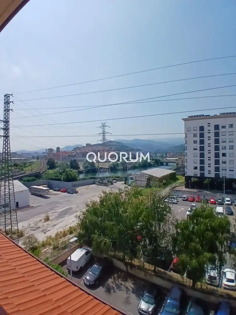 Ático en venta en Barakaldo  con Calefacción, Terraza y Trastero
