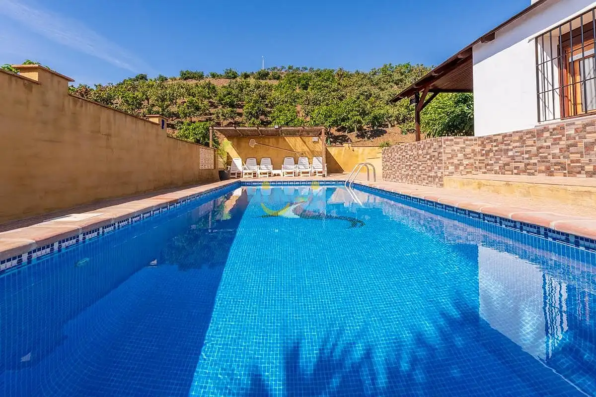 Casa con piscina en venta en Benajarafe, imagen 2