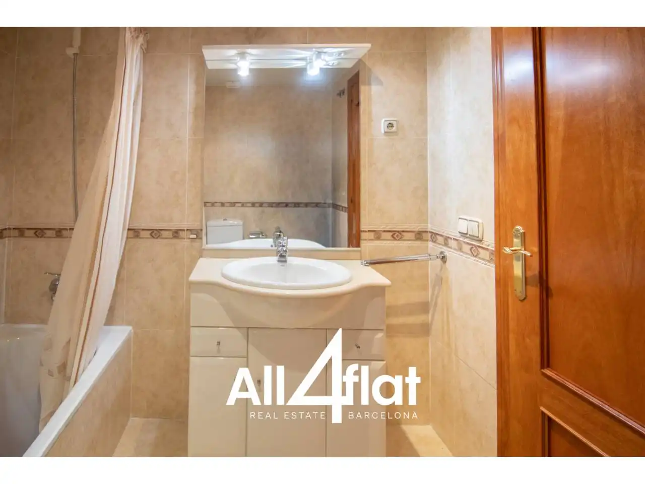 Badezimmer von Wohnung zum Verkauf in Viladecans mit Klimaanlage, Heizung und Balkon