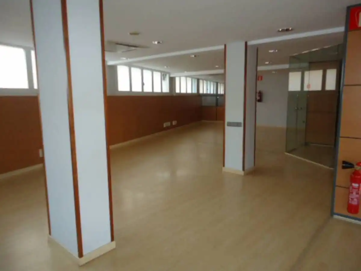 Local comercial de lloguer a Centre - Passeig i Rodalies, imagen 3