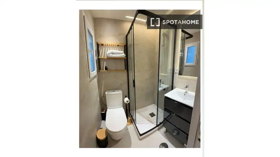 Baño de Piso de alquiler en Madrid con Aire acondicionado, Calefacción y Amueblado