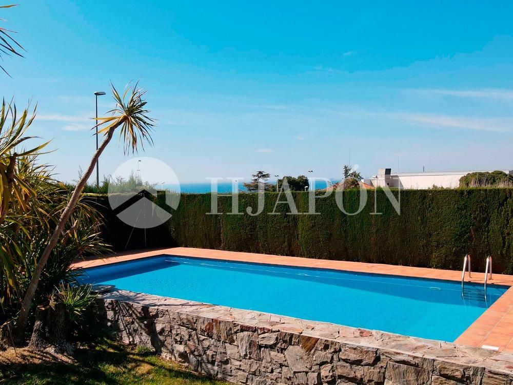 Piscina de Casa o xalet en venda en Alella amb Aire condicionat, Calefacció i Jardí privat