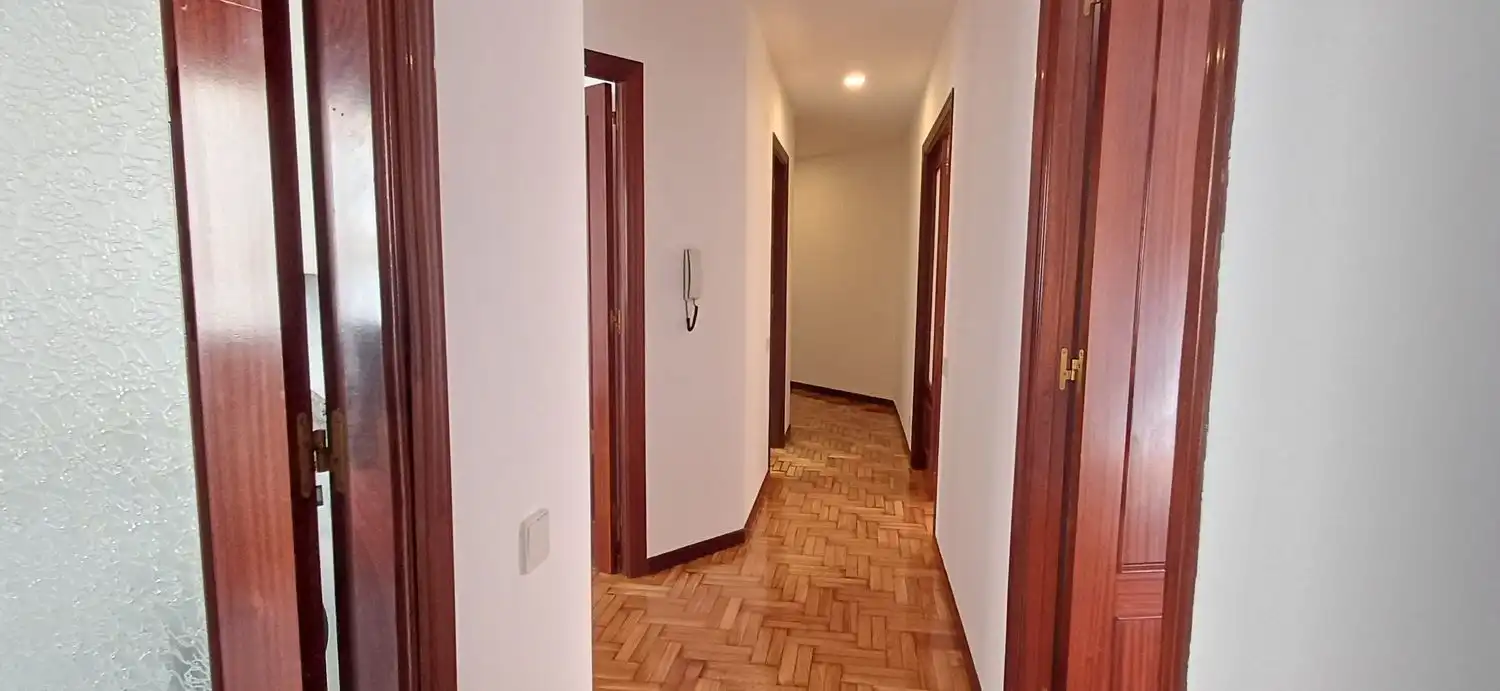Wohnung zur Miete in Gijón  mit Heizung, Abstellraum und Schwimmbad