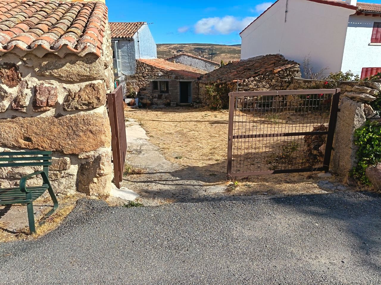 Exterior view of House or chalet for sale in San Martín de la Vega del Alberche  with Furnished
