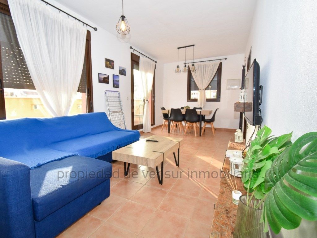 Sala d'estar de Apartament de lloguer en Águilas amb Aire condicionat, Jardí privat i Piscina