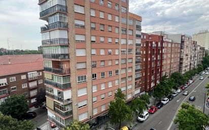 Exterior view of Flat for sale in Valladolid Capital  with Balcony