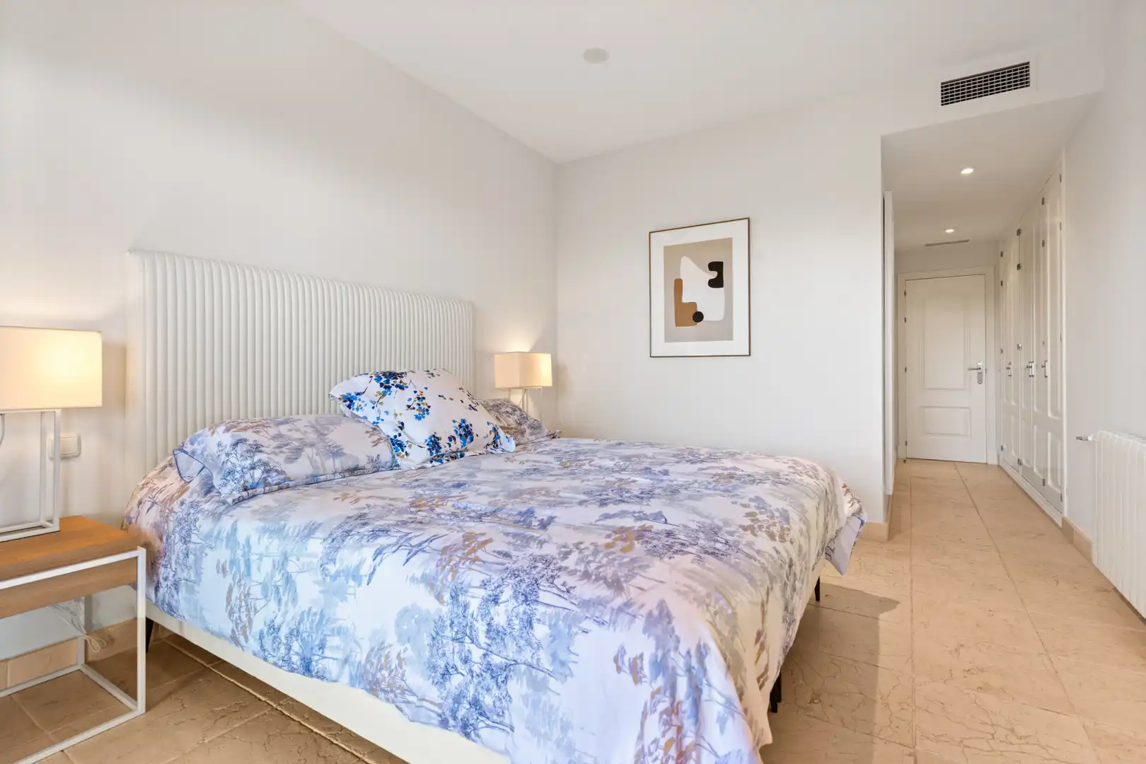 Dormitori de Apartament en venda en Benahavís amb Aire condicionat, Terrassa i Piscina
