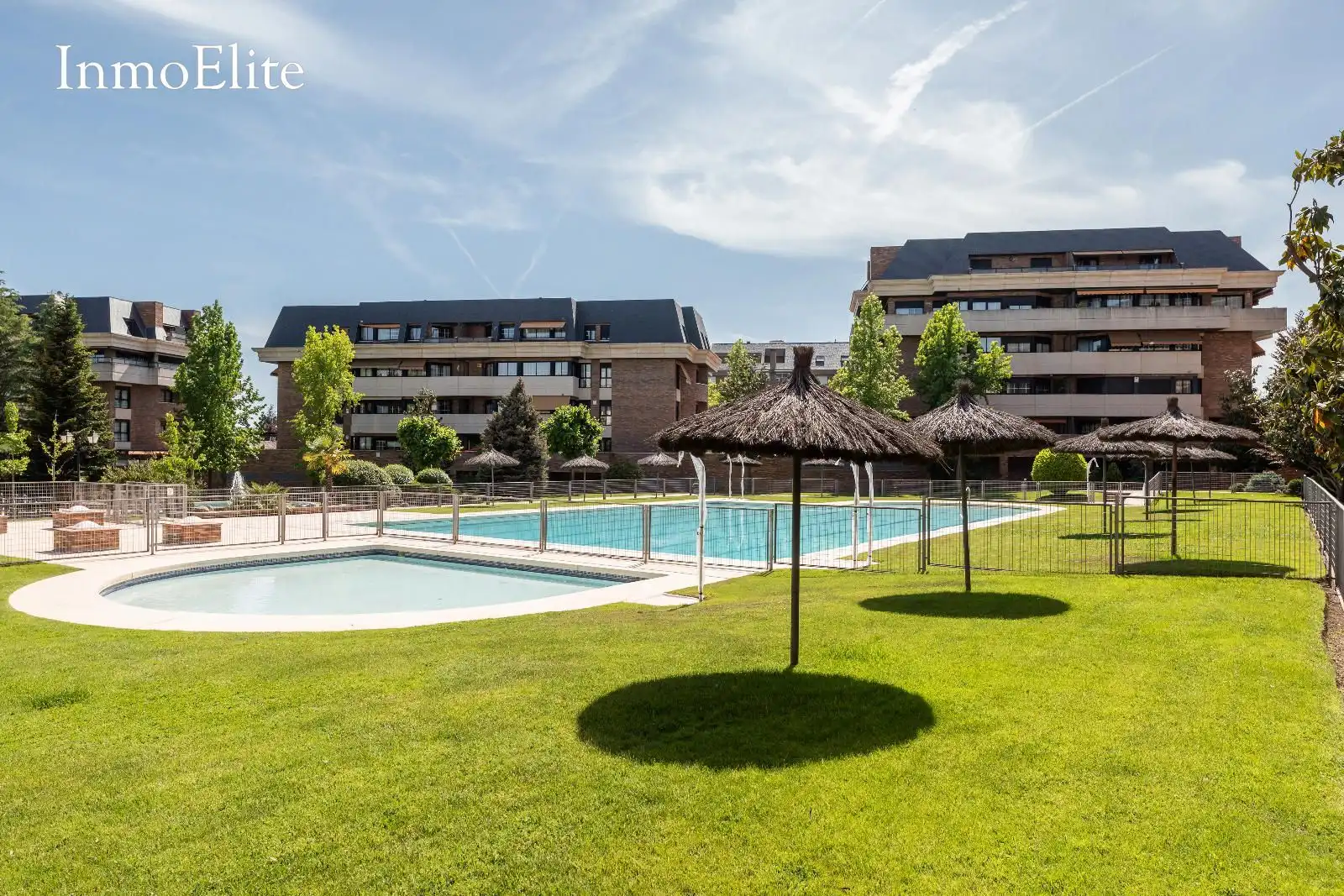 Piscina de Planta baja en venta en Majadahonda con Calefacción, Jardín privado y Terraza