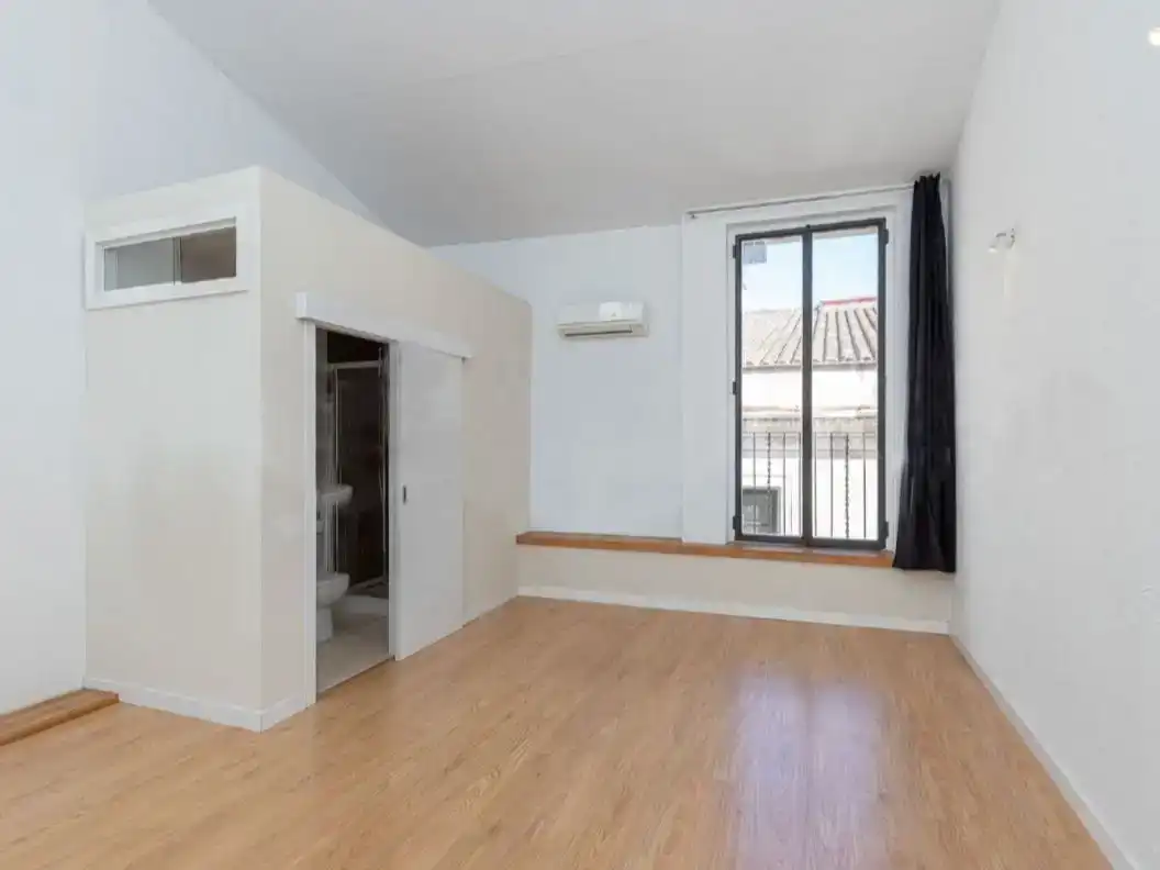 Habitación de Dúplex de alquiler en Mataró con Aire acondicionado, Parquet y Balcón