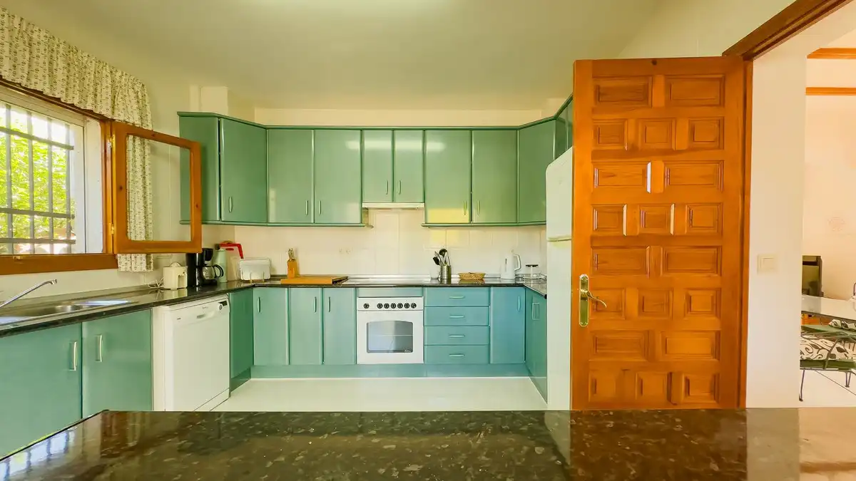 Cuina de Casa o xalet en venda en Almogía amb Aire condicionat, Jardí privat i Terrassa