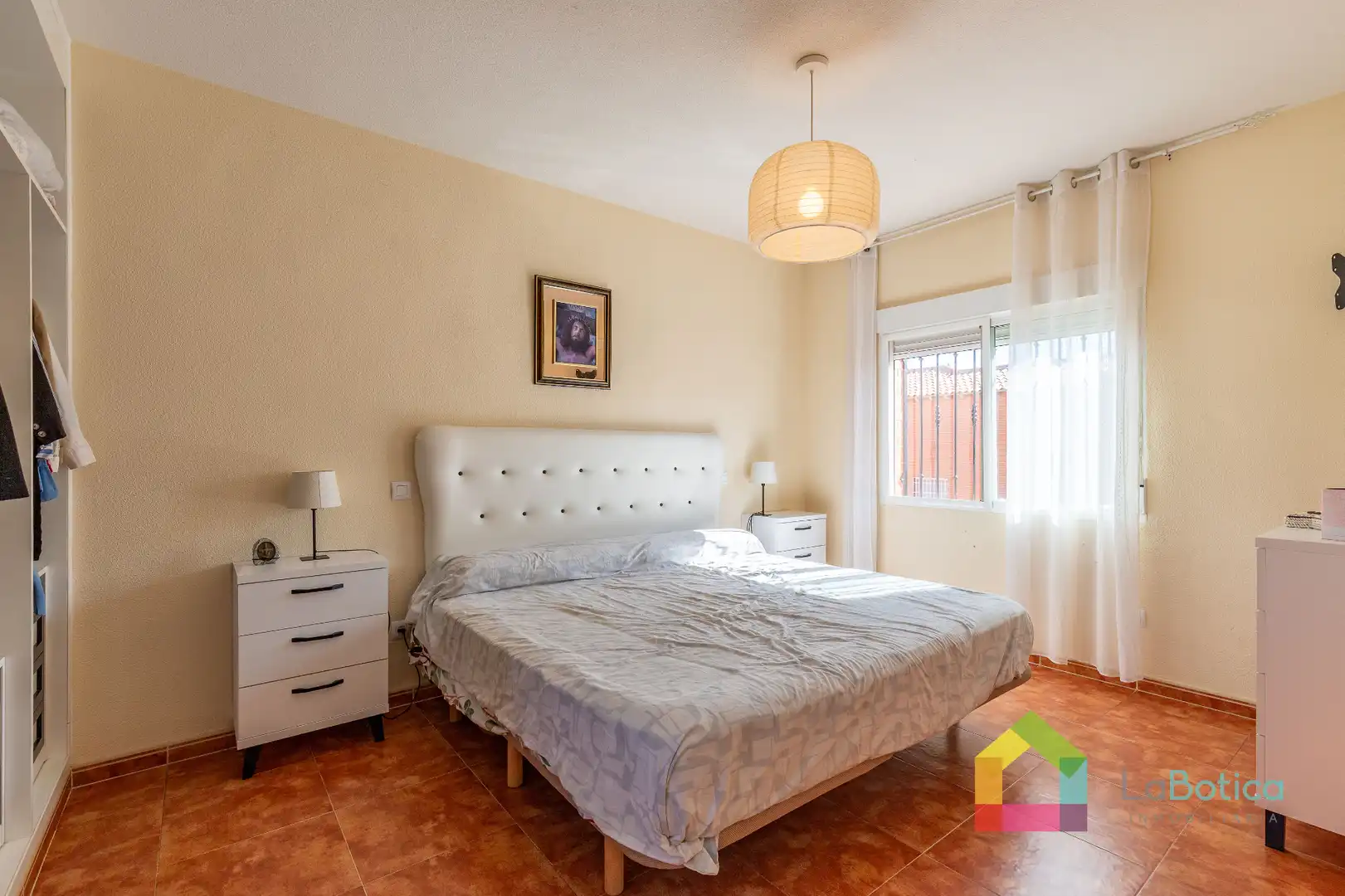 Habitación de Casa adosada en venta en Carmena con Calefacción