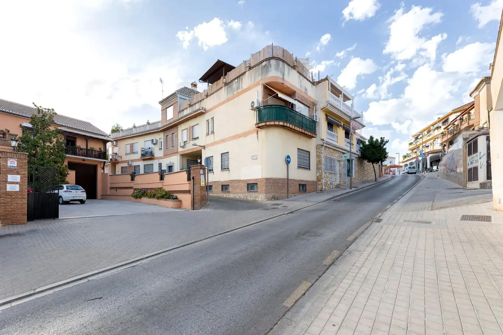 Vista exterior de Àtic en venda en Huétor Vega amb Aire condicionat, Calefacció i Terrassa