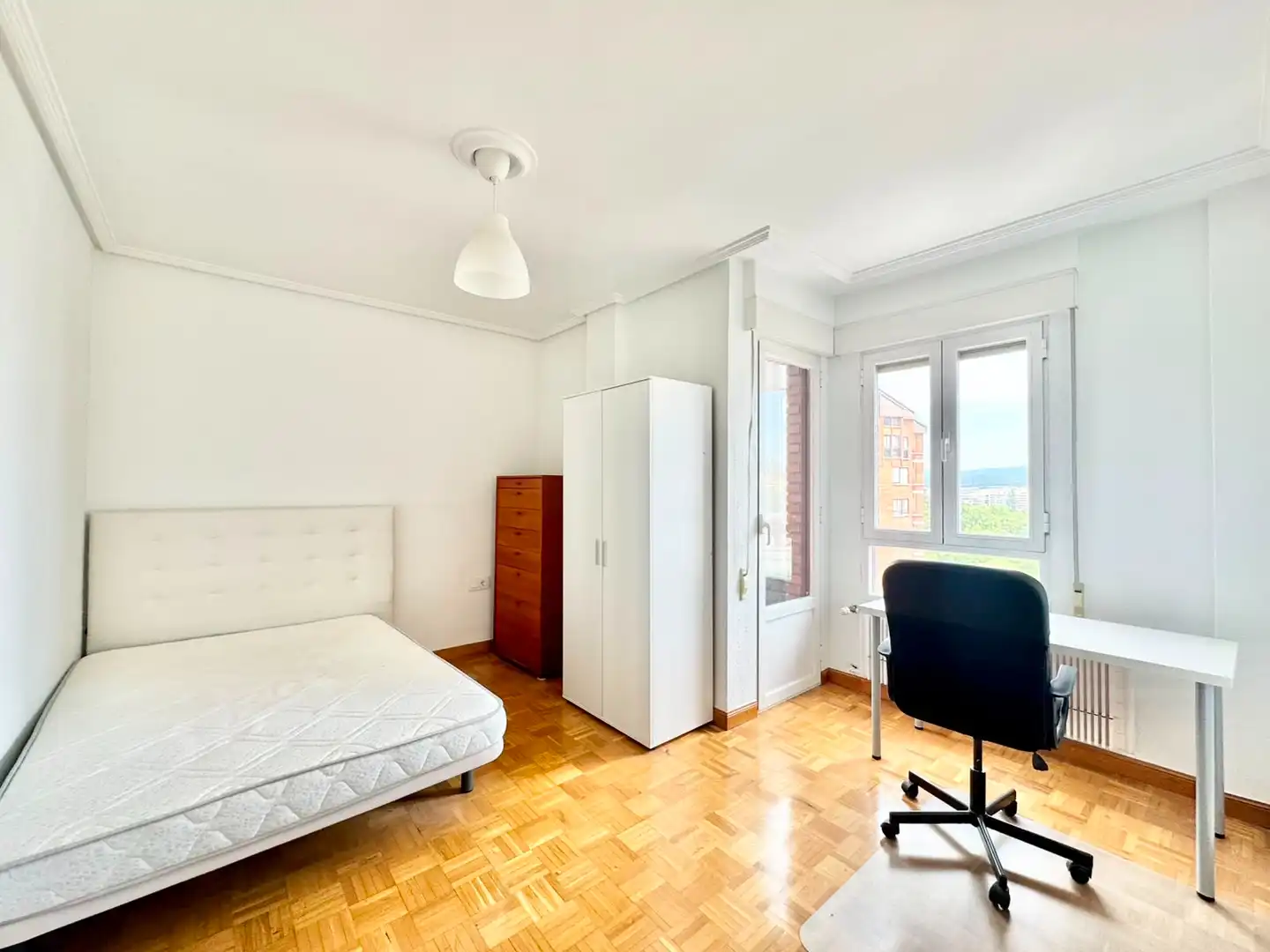 Schlafzimmer von Wohnung zur Miete in Vitoria - Gasteiz mit Terrasse