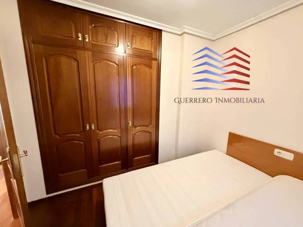 Schlafzimmer von Wohnungen zur Miete in Ourense Capital  mit Heizung, Parkett und Abstellraum