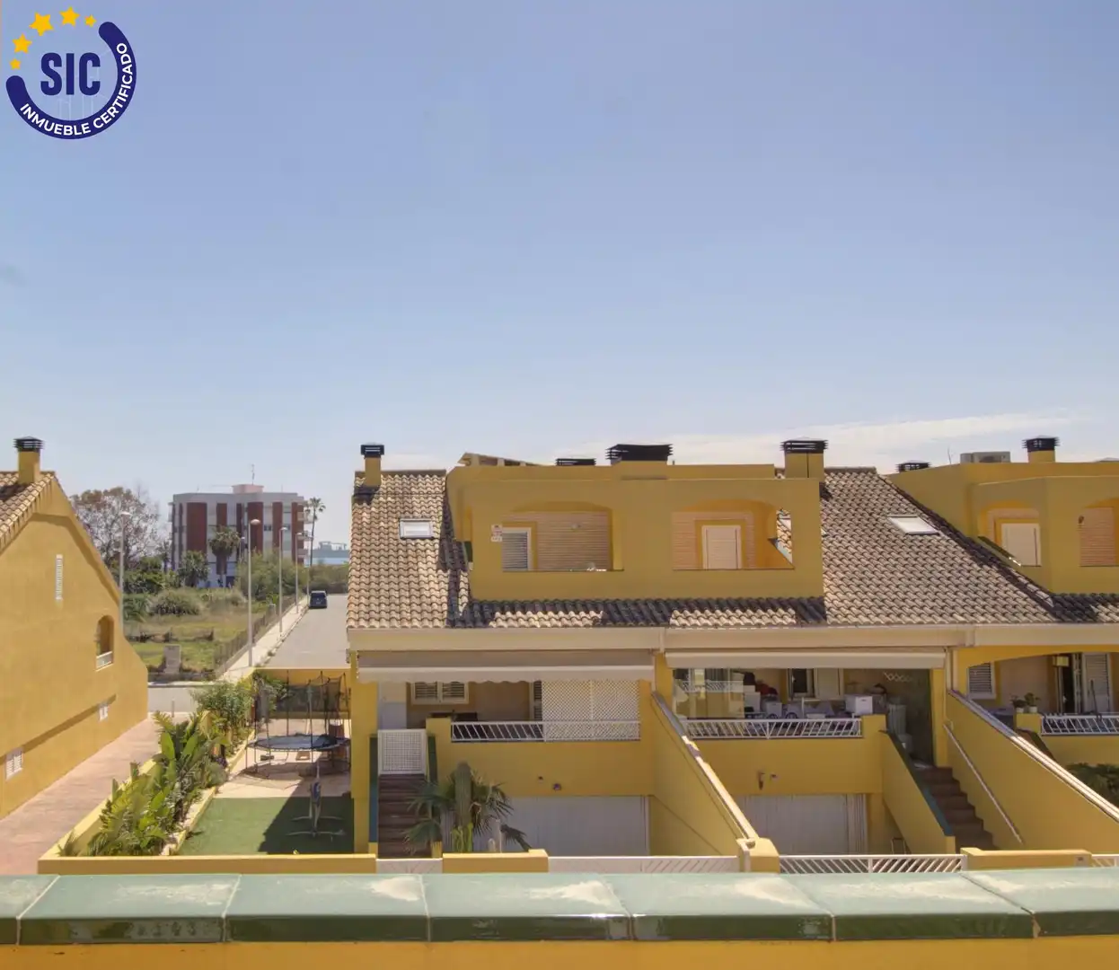 Vista exterior de Casa adosada en venda en Sagunto / Sagunt amb Aire condicionat, Calefacció i Jardí privat