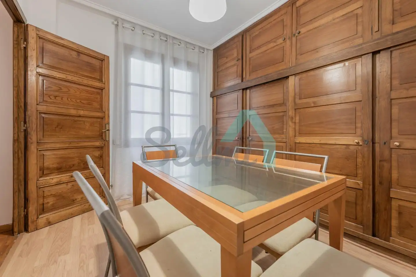 Dining room of Flat for share in Oviedo   with Heating, Parquet flooring and Furnished