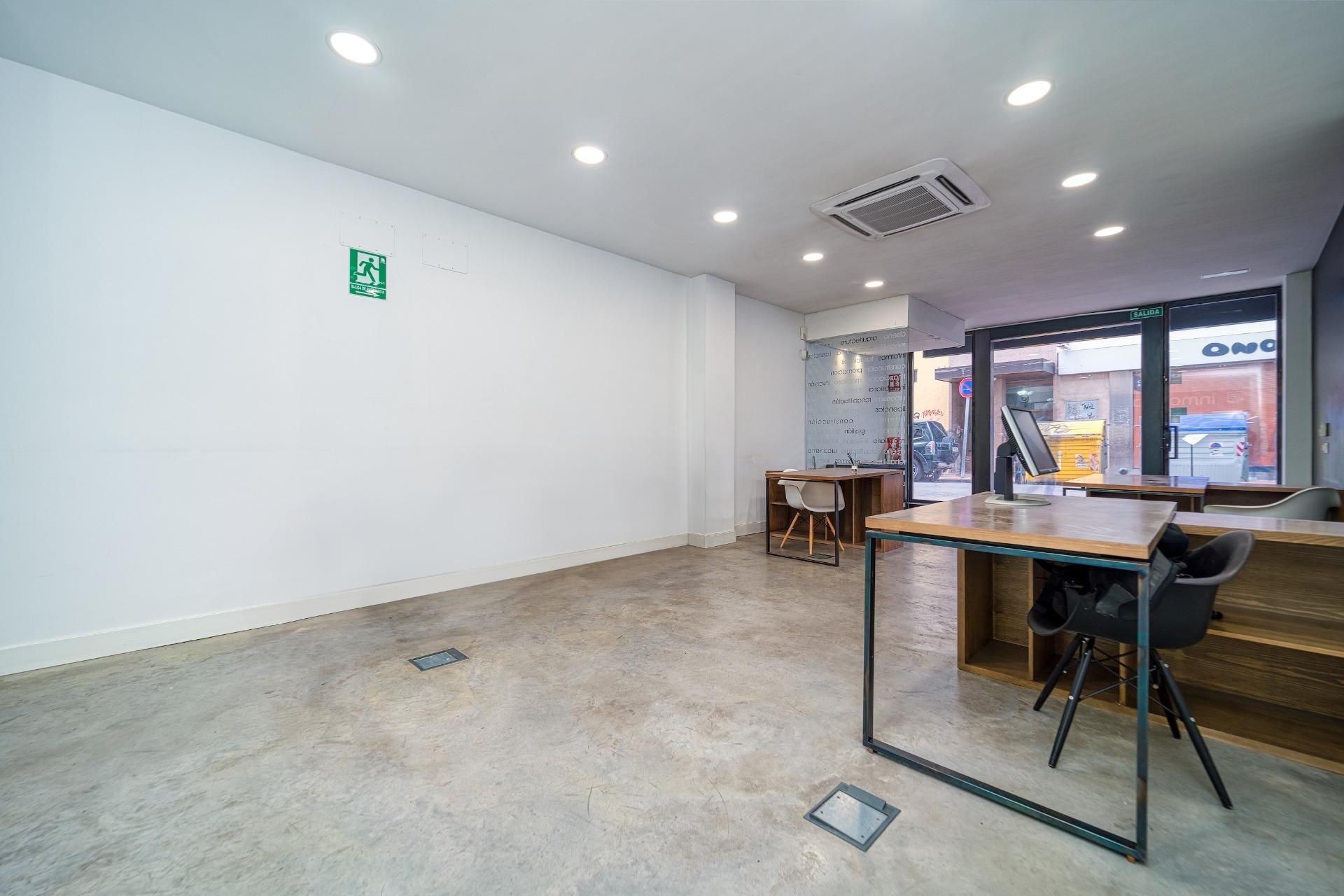 Office for sale in Cuenca Capital  with Air Conditioner