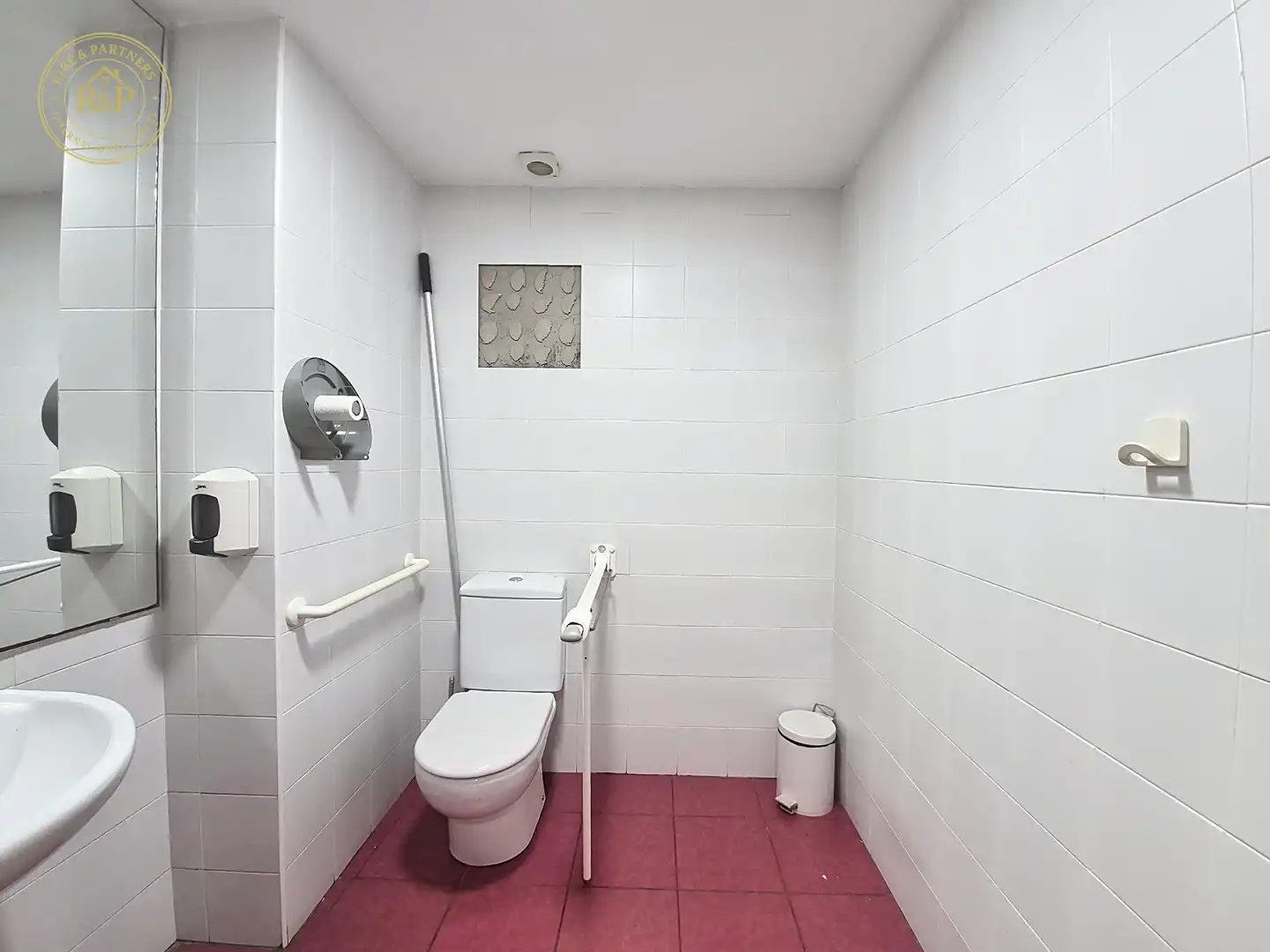 Bathroom of Industrial buildings for sale in Barcelona