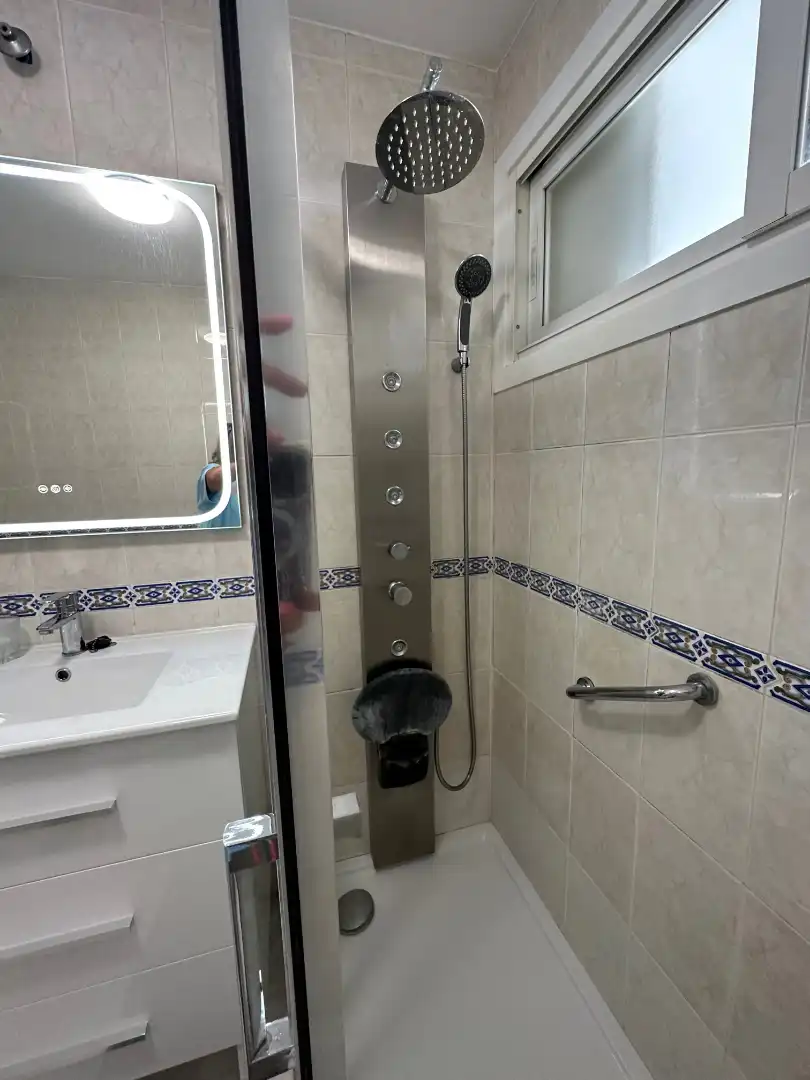 Bathroom of Flat for rent in Santiago de Compostela   with Heating, Furnished and Oven