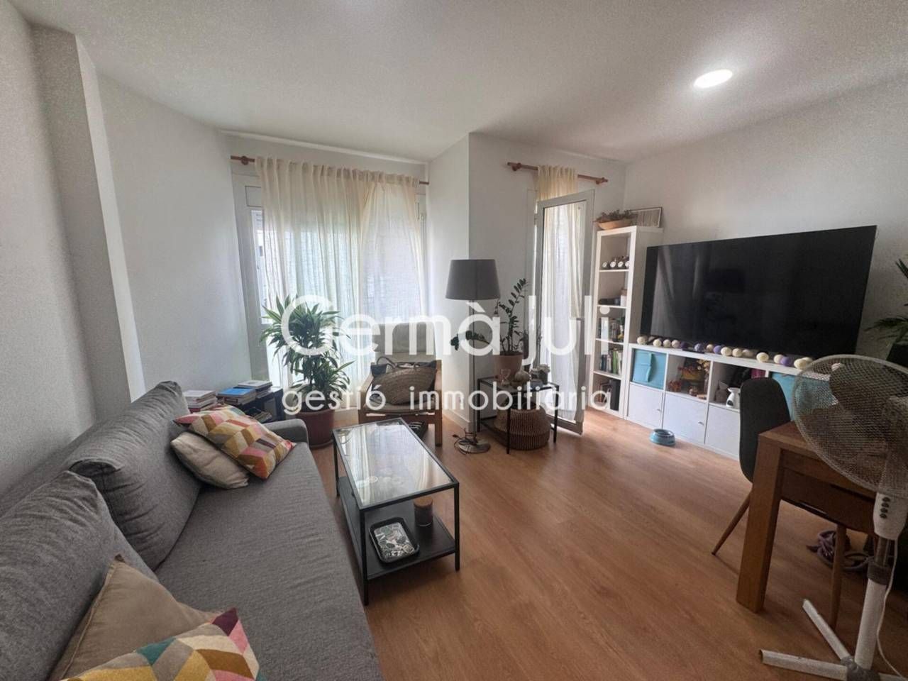 Sala d'estar de Pis de lloguer en Badalona amb Parquet i Balcó