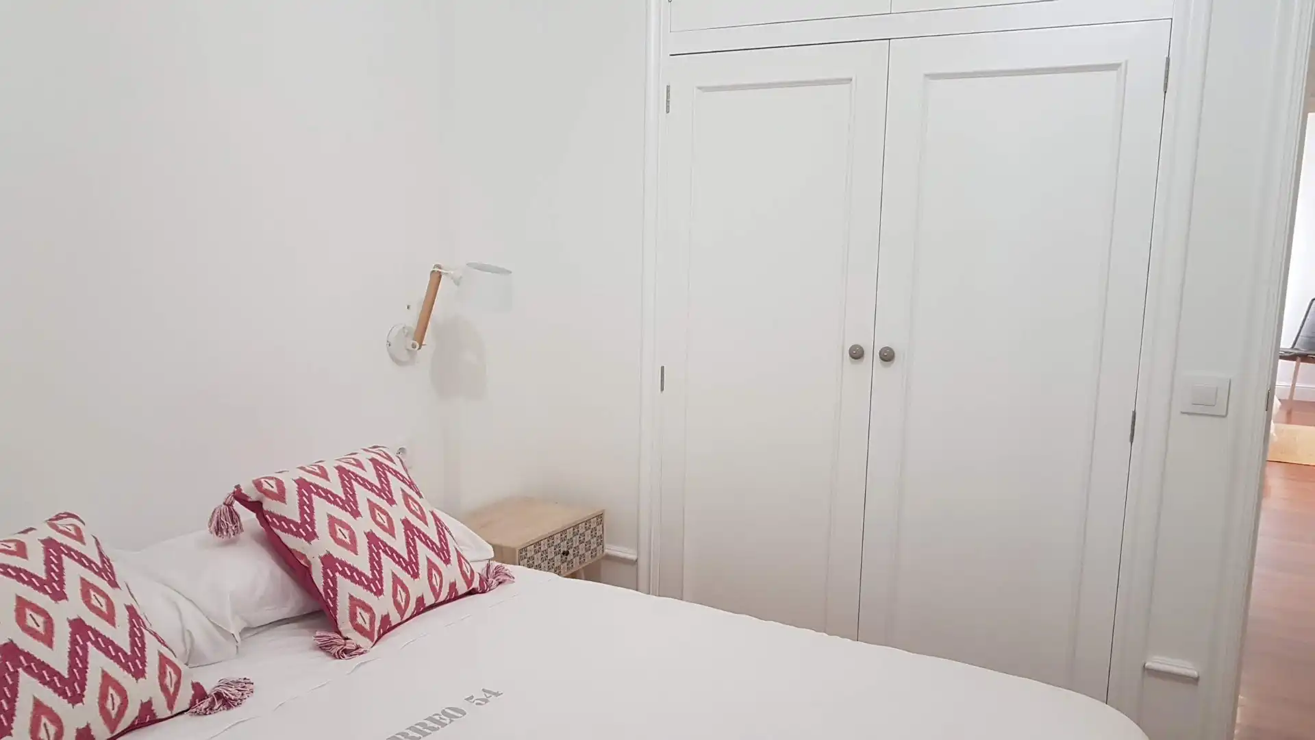 Schlafzimmer von Wohnung zur Miete in Santiago de Compostela  mit Heizung, Möbliert und Balkon