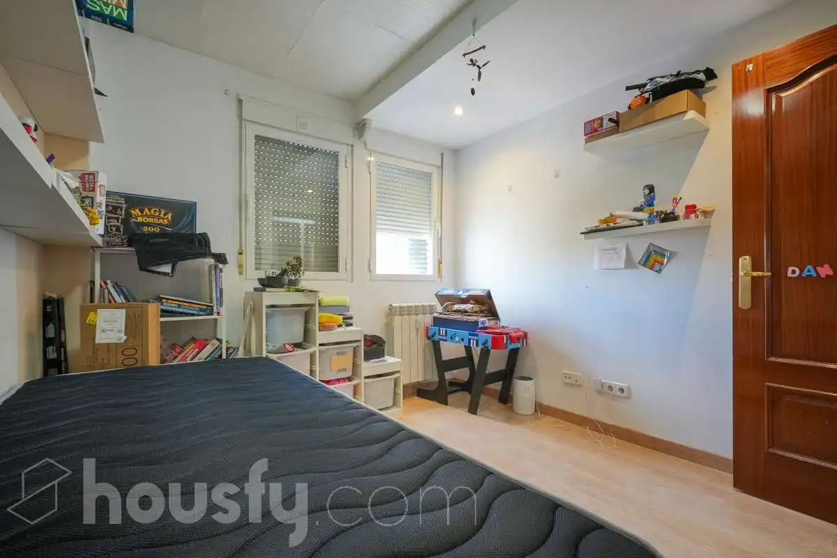 Bedroom of Flat for sale in Madrid  with Air Conditioner, Heating and Storage room
