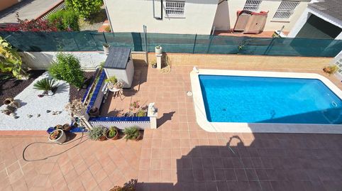 Piso independiente con jardín y piscina