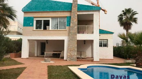 Villa en venta en La Zenia, 7 dormitorios.