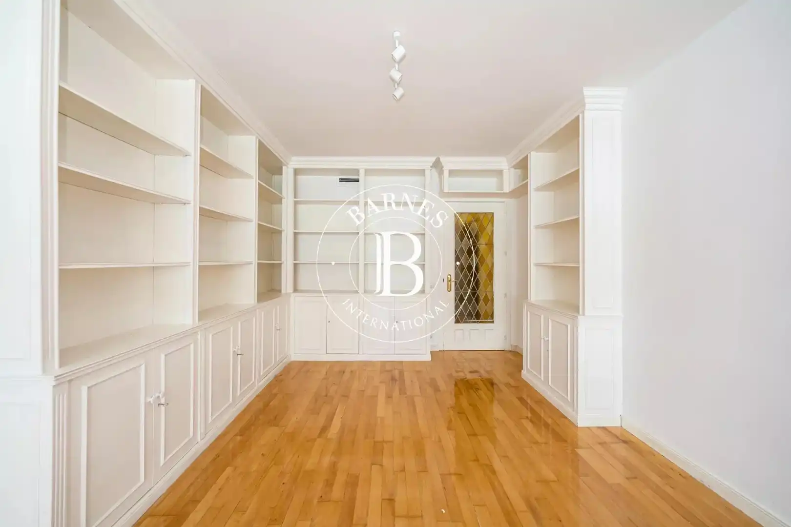 Living room of Flat for rent in Madrid  with Air Conditioner, Heating and Private garden