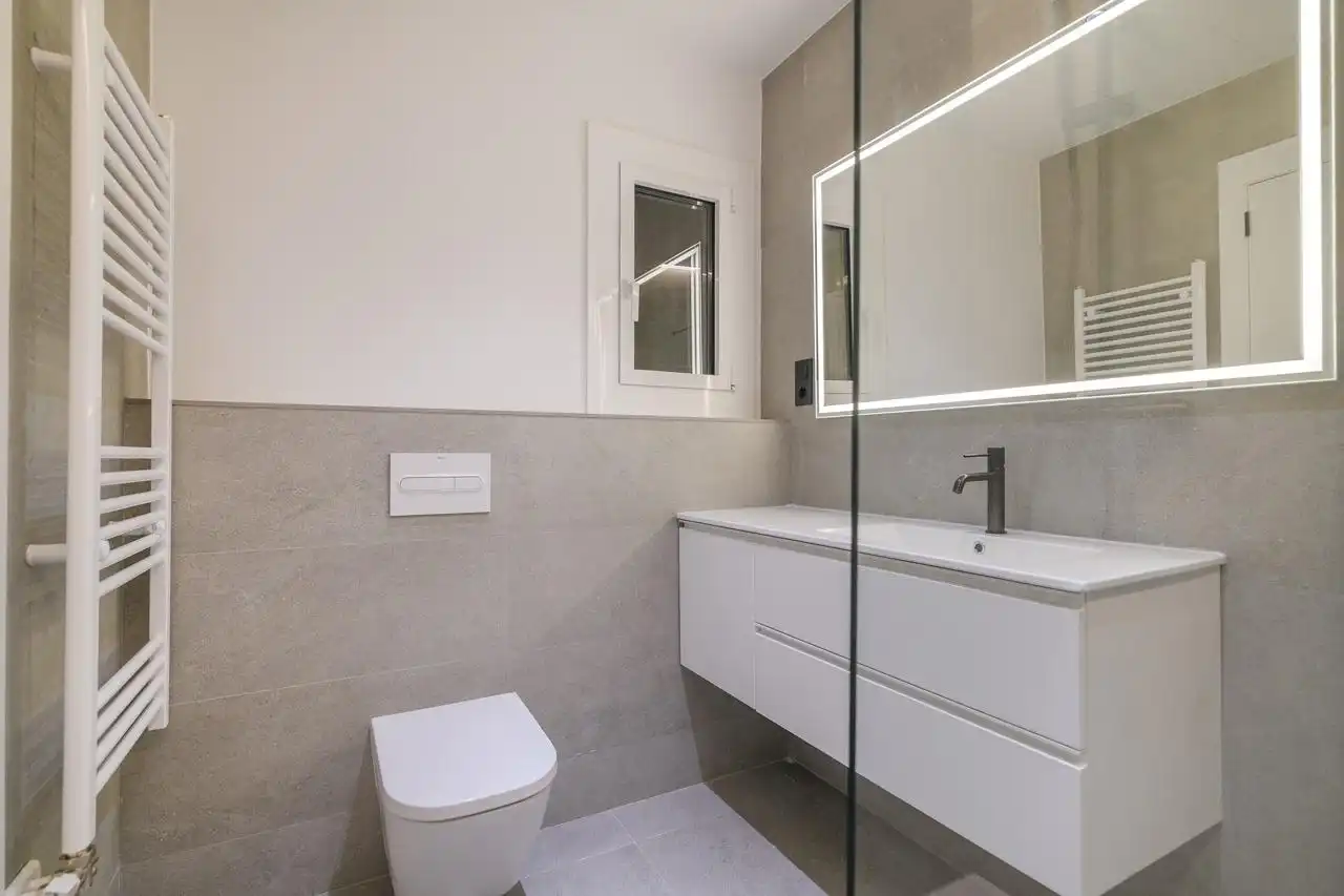 Bathroom of Flat for sale in Manresa  with Heating and Parquet flooring