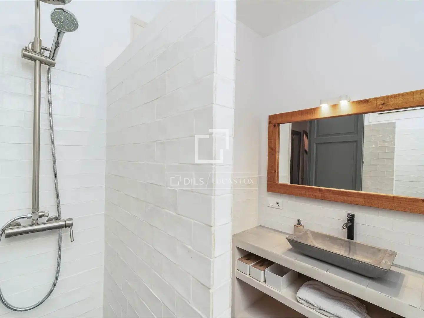 Bathroom of Flat for sale in Barcelona  with Air Conditioner, Terrace and Furnished