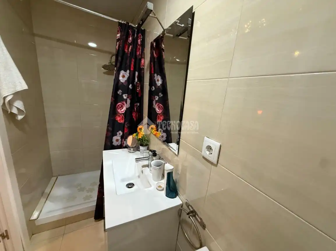 Bany de Pis en venda en Barcelona amb Aire condicionat