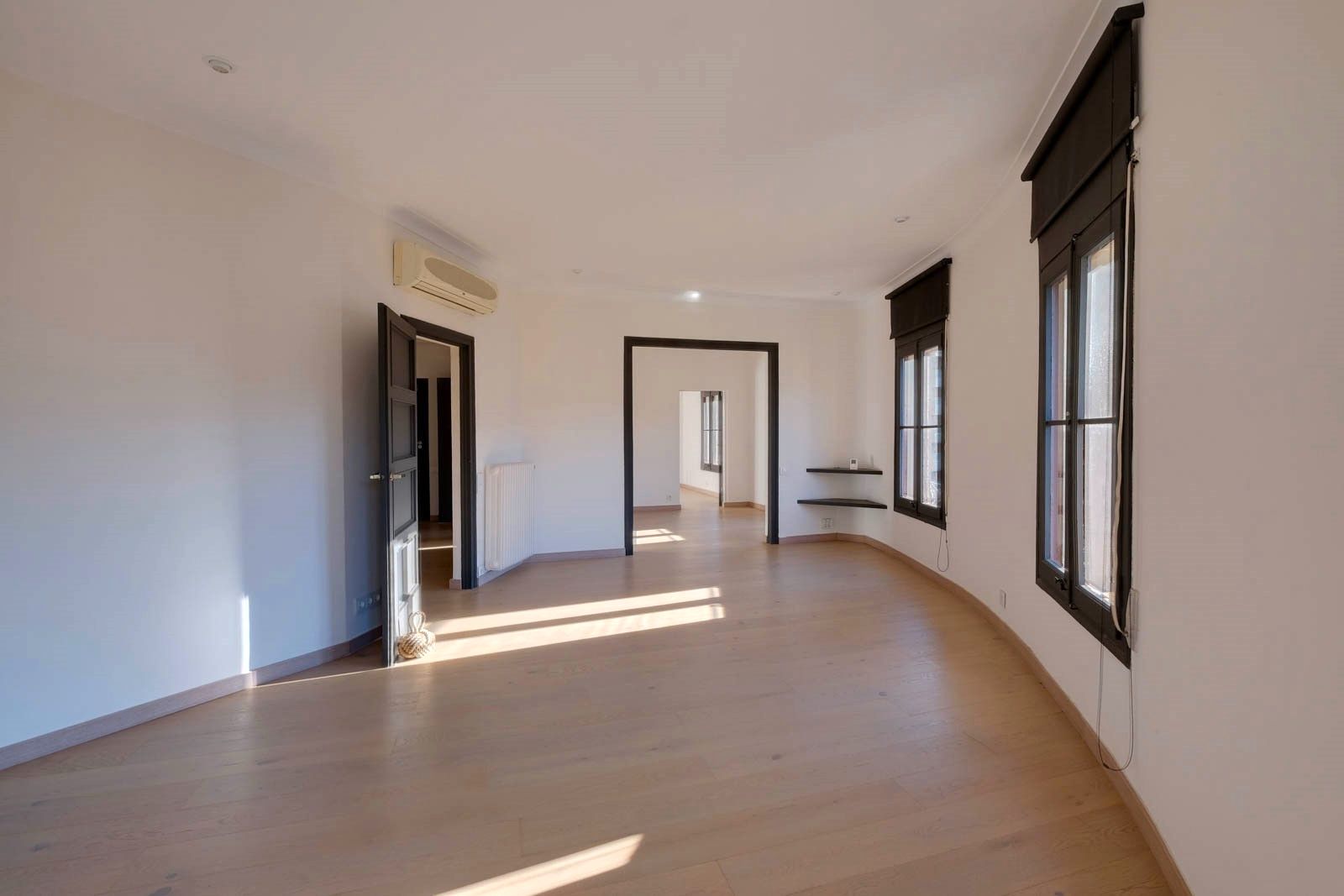 Flat for sale in  Barcelona Capital  with Air Conditioner, Heating and Furnished
