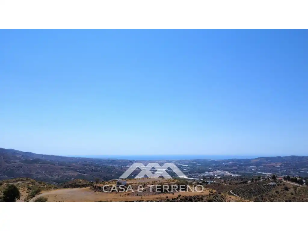 Vista exterior de Casa o xalet en venda en Vélez-Málaga amb Aire condicionat, Jardí privat i Terrassa