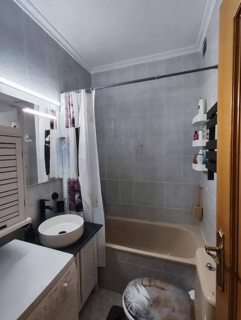 Bany de Apartament de lloguer en Torrevieja amb Aire condicionat, Calefacció i Terrassa