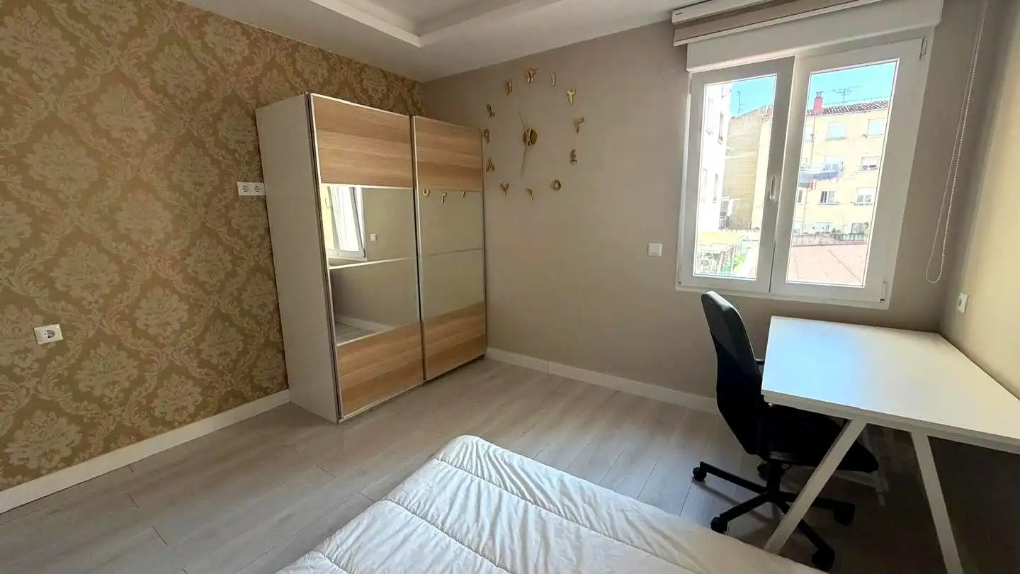 Habitación de Piso en venta en  Logroño con Calefacción y Amueblado