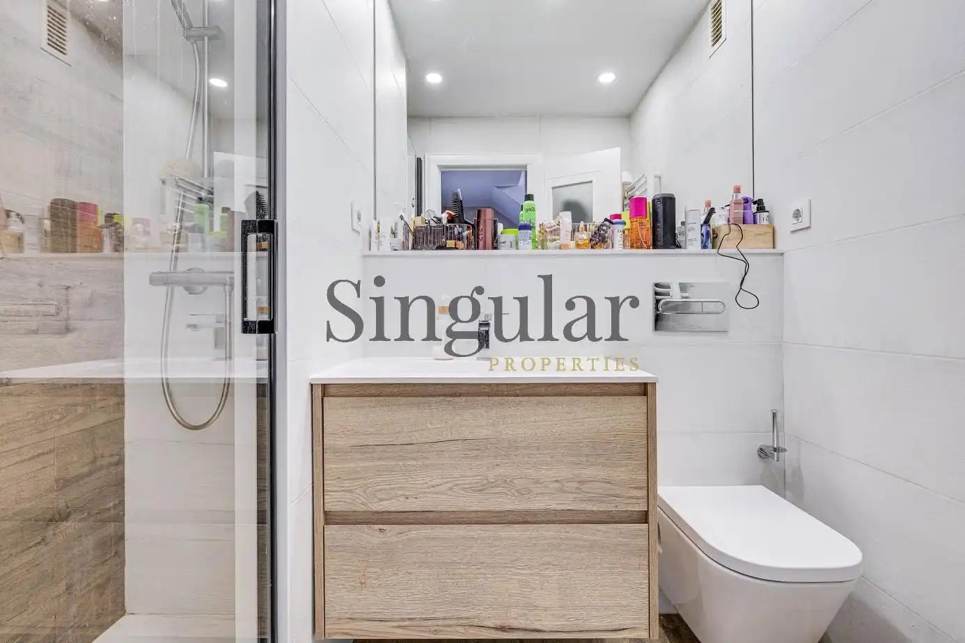 Baño de Casa adosada en venta en Barcelona con Aire acondicionado, Calefacción y Terraza
