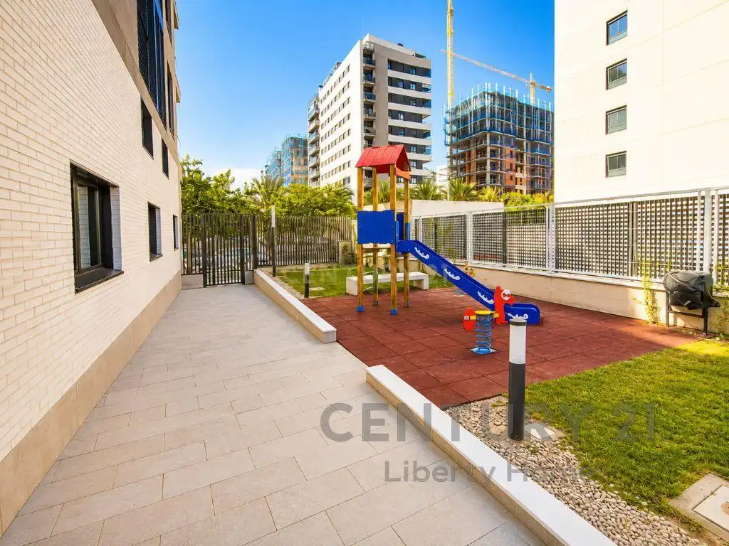 Terrassa de Apartament de lloguer en Valencia amb Aire condicionat, Jardí privat i Forn