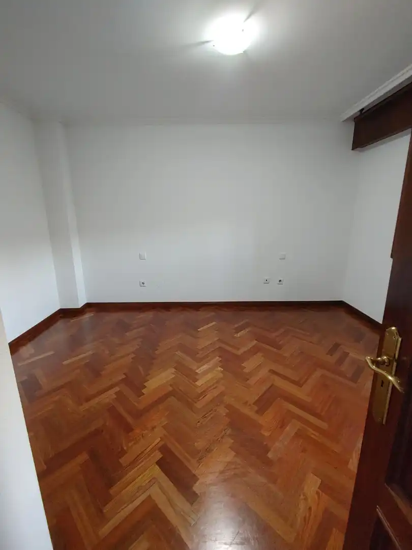 Habitación de Piso de alquiler en Pontevedra Capital  con Calefacción, Trastero y Horno