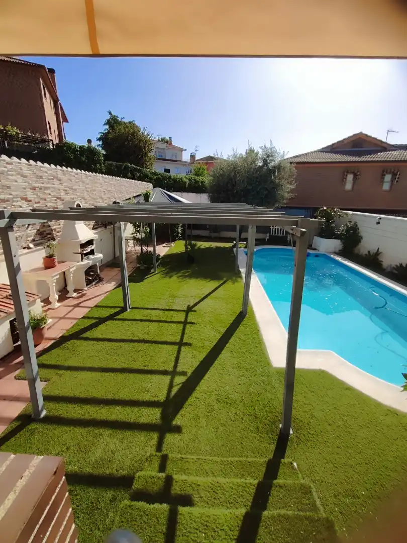 Piscina de Casa adosada en venta en Arganda del Rey con Aire acondicionado, Calefacción y Jardín privado