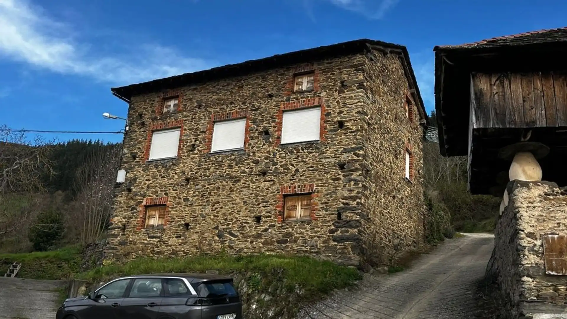 Exterior view of Houses for sale in Cangas del Narcea  with Heating, Storage room and Swimming Pool