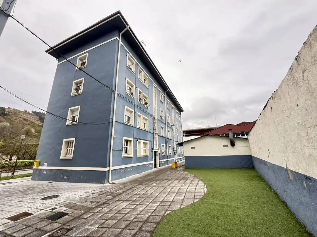 Außenansicht von Wohnung zum Verkauf in Legazpi mit Abstellraum und Möbliert