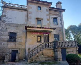 Vista exterior de Casa o xalet de lloguer en Vigo  amb Calefacció, Jardí privat i Parquet