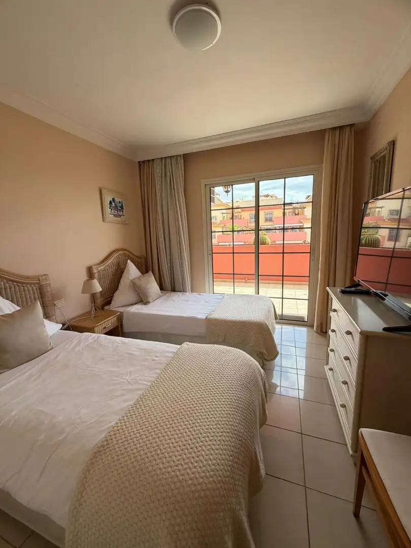 Habitación de Apartamento en venta en Adeje con Jardín privado y Piscina comunitaria