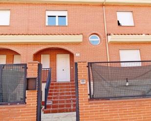 Exterior view of Single-family semi-detached for sale in Torija