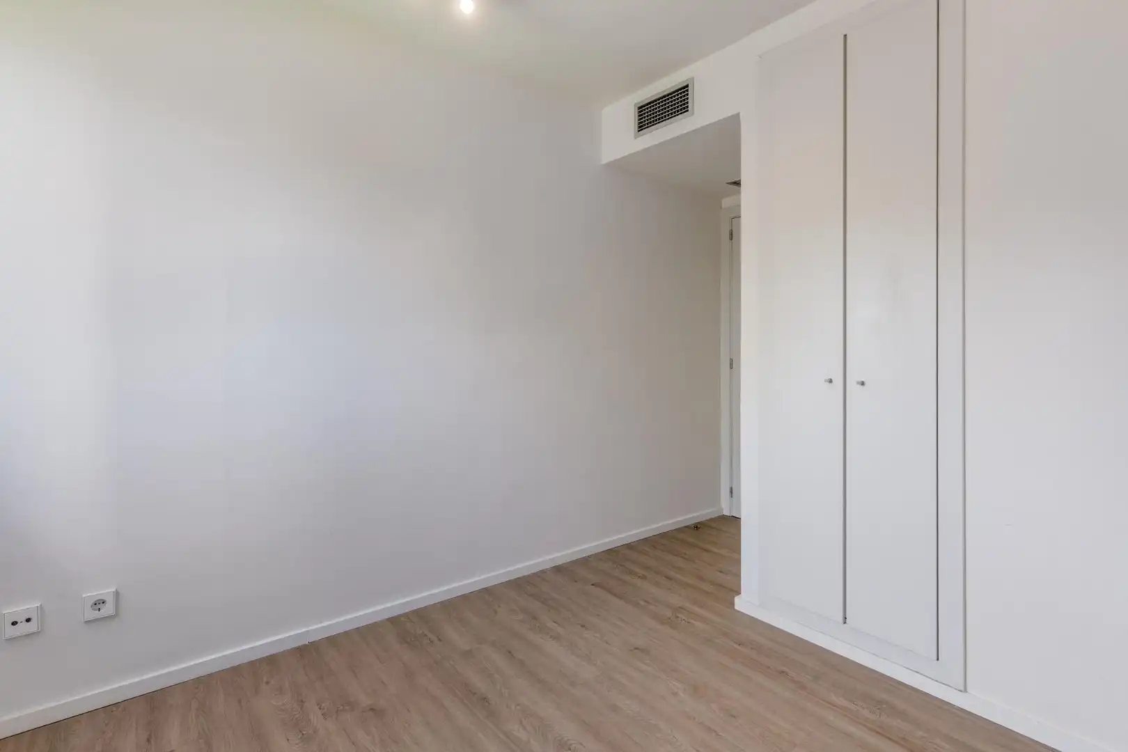 Bedroom of Flat for rent in Barcelona  with Air Conditioner, Heating and Parquet flooring