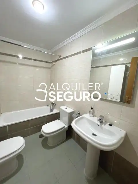 Bathroom of Flat for rent in Aranjuez  with Air Conditioner, Heating and Furnished